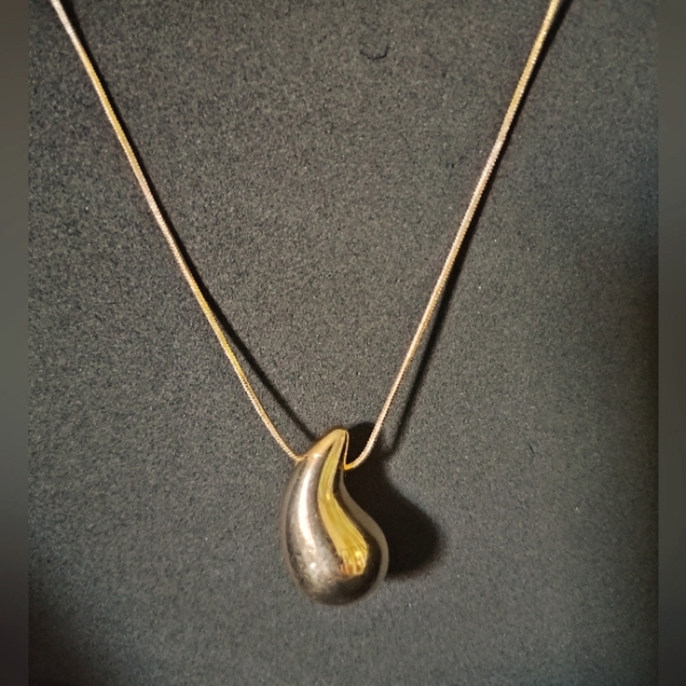 Large teardrop necklace